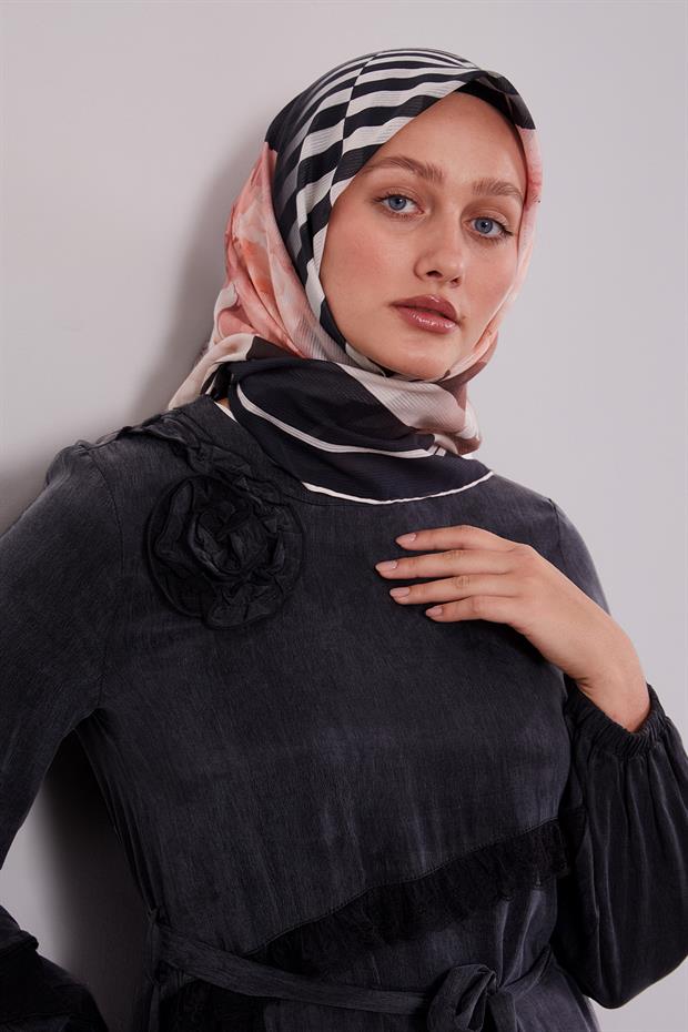 Siyah Çizgili Çiçek Desen Pamuk Eşarp