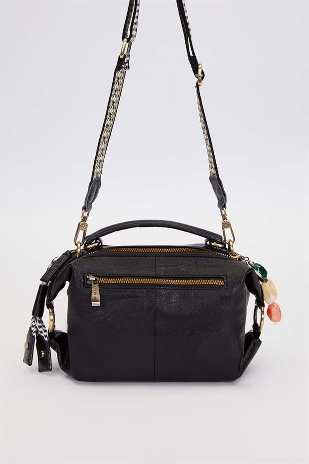 Siyah Çoklu Aksesuar Detaylı Omuz Çantası