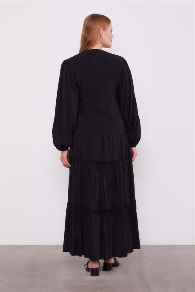 Siyah Dantel Detaylı Pileli Etek Takım