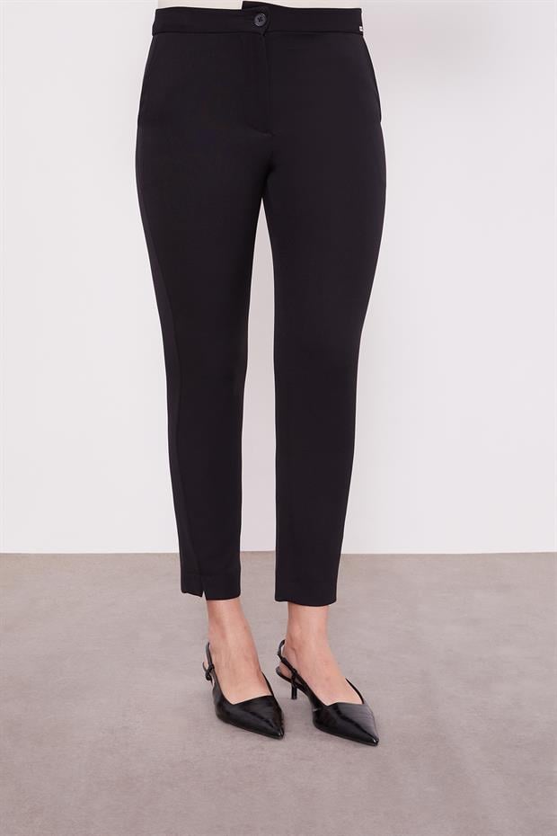 Siyah Dar Paça Pantolon