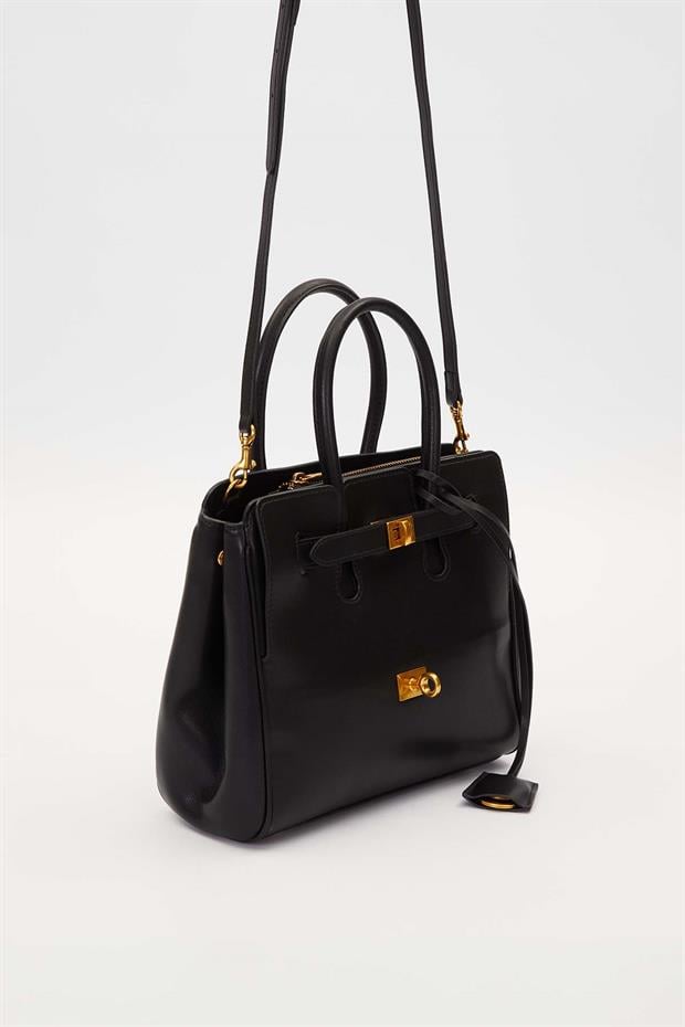 Siyah Deri Aksesuar Detaylı El Çantası