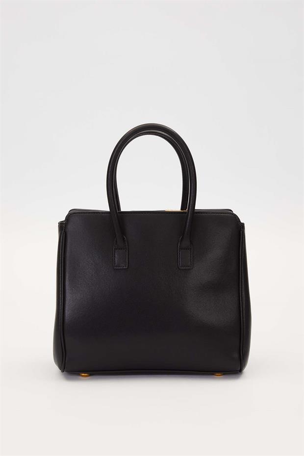 Siyah Deri Aksesuar Detaylı El Çantası