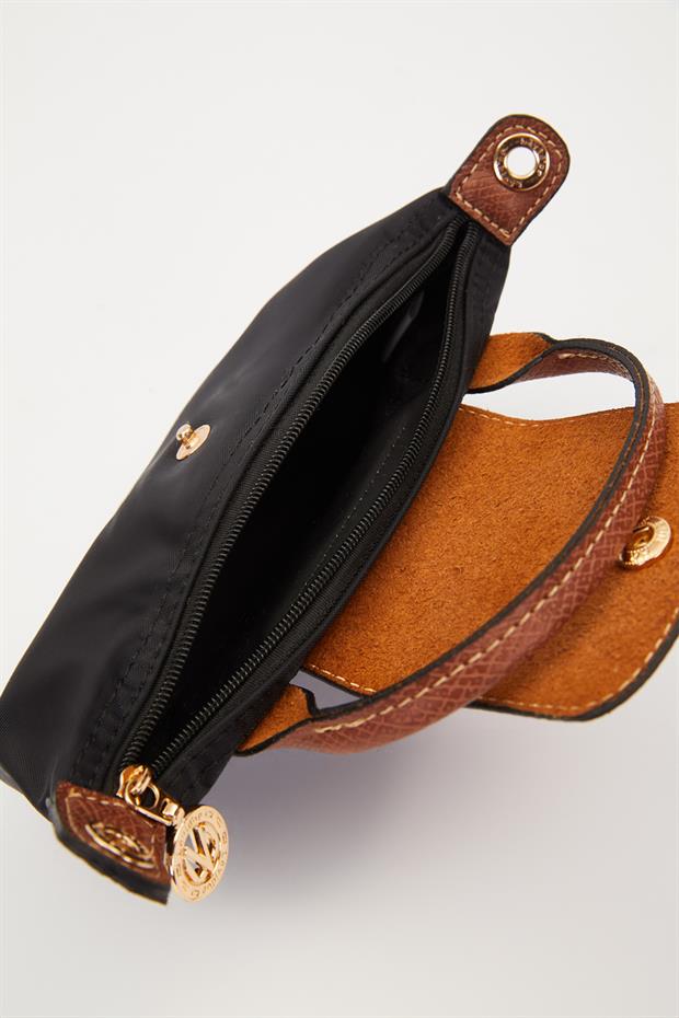 Siyah Deri Kapak Detaylı El Çantası