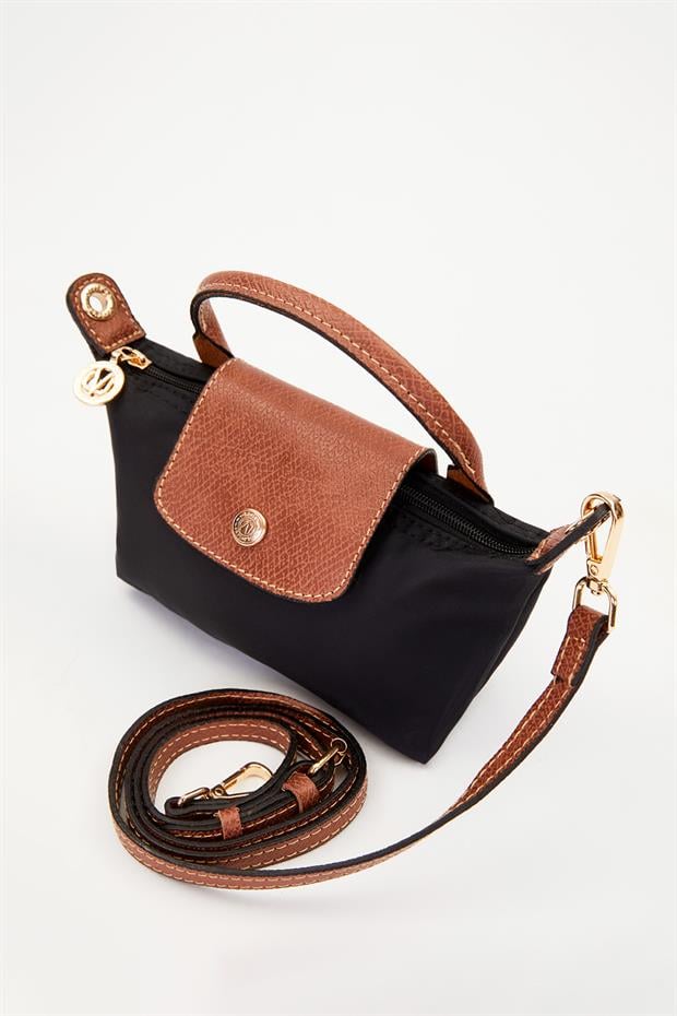 Siyah Deri Kapak Detaylı El Çantası