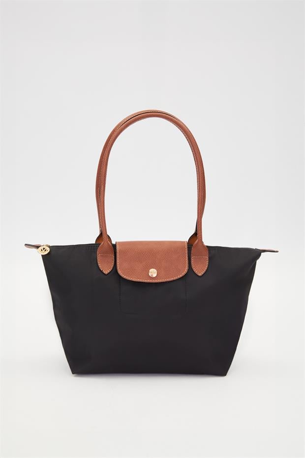 Siyah Deri Kapaklı Uzun Askılı Omuz Çantası