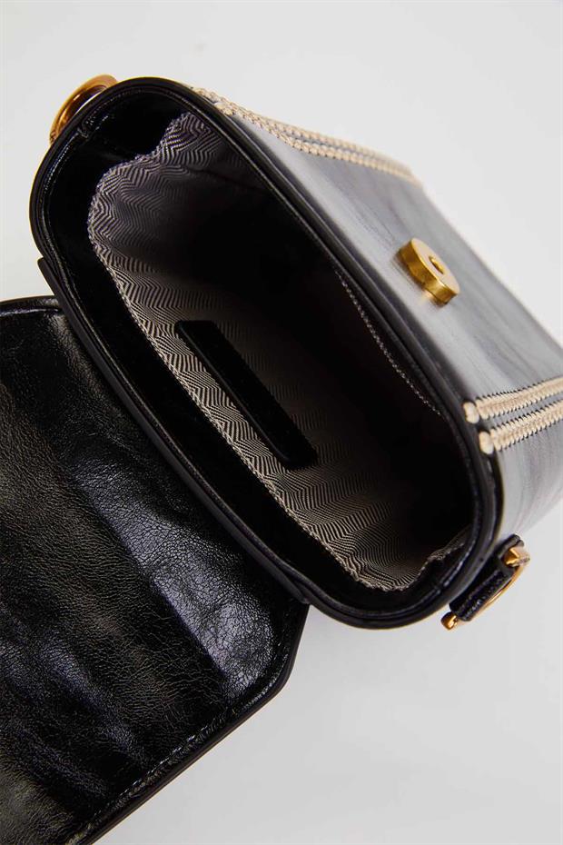 Siyah Dikdörtgen Formlu Dikişli El Çantası