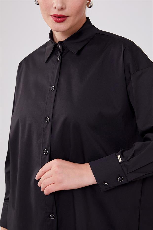 Siyah Düğme Detaylı Gömlek