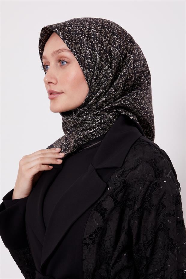 Siyah El Yazısı Desen Twill İpek Eşarp
