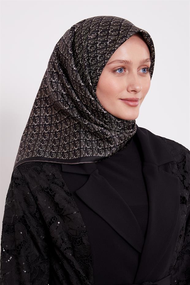 Siyah El Yazısı Desen Twill İpek Eşarp