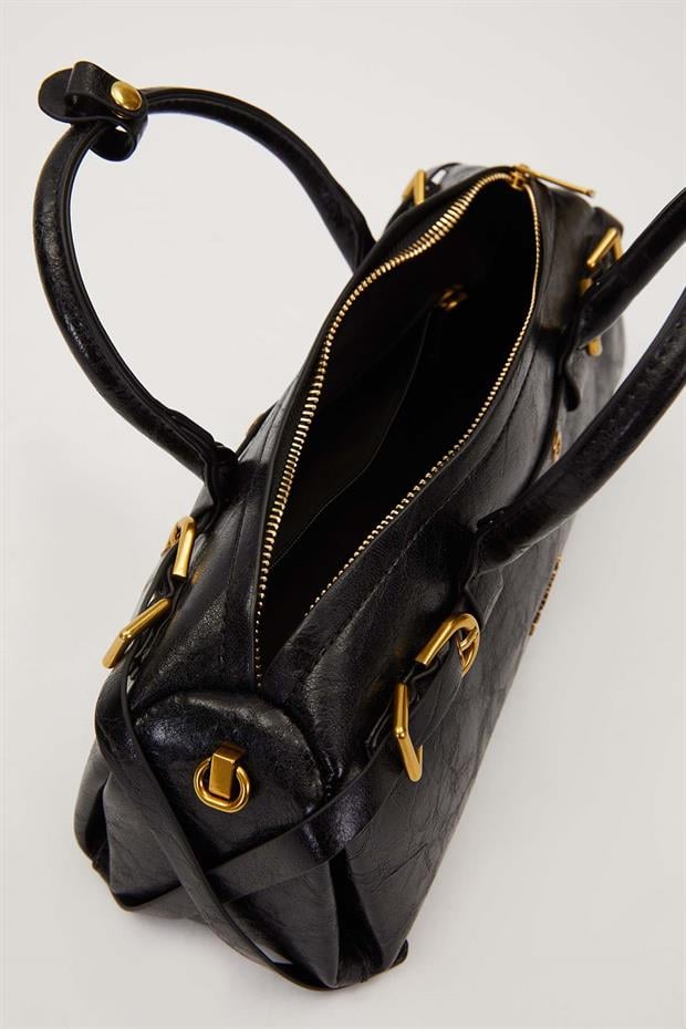 Siyah Eskitme Aksesuarlı El Çantası