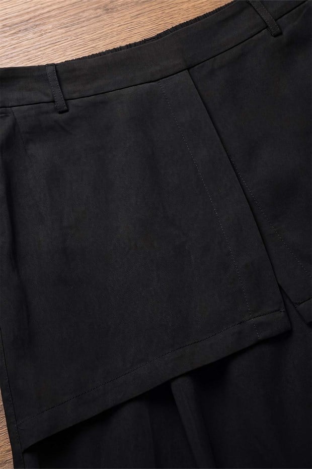 Siyah Etek Görünümlü Aksesuarlı Pantolon