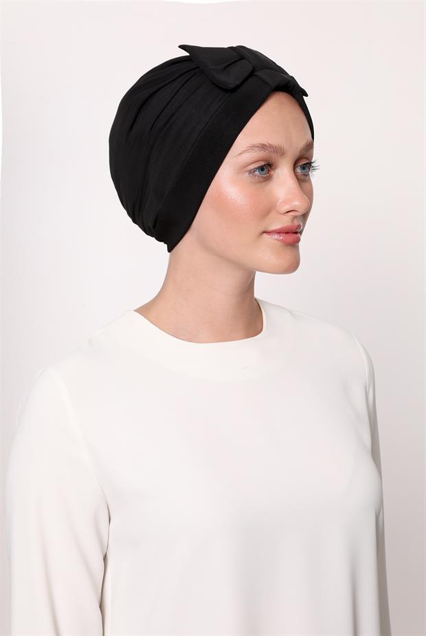 Siyah Fiyonklu Çapraz Bone