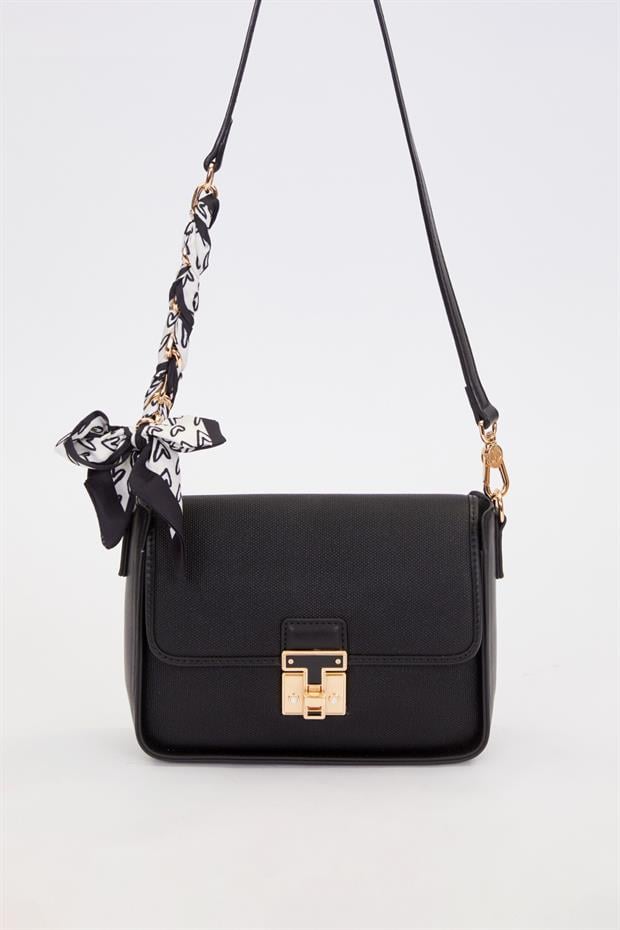 Siyah Fular Bağlama Detaylı Omuz Çantası