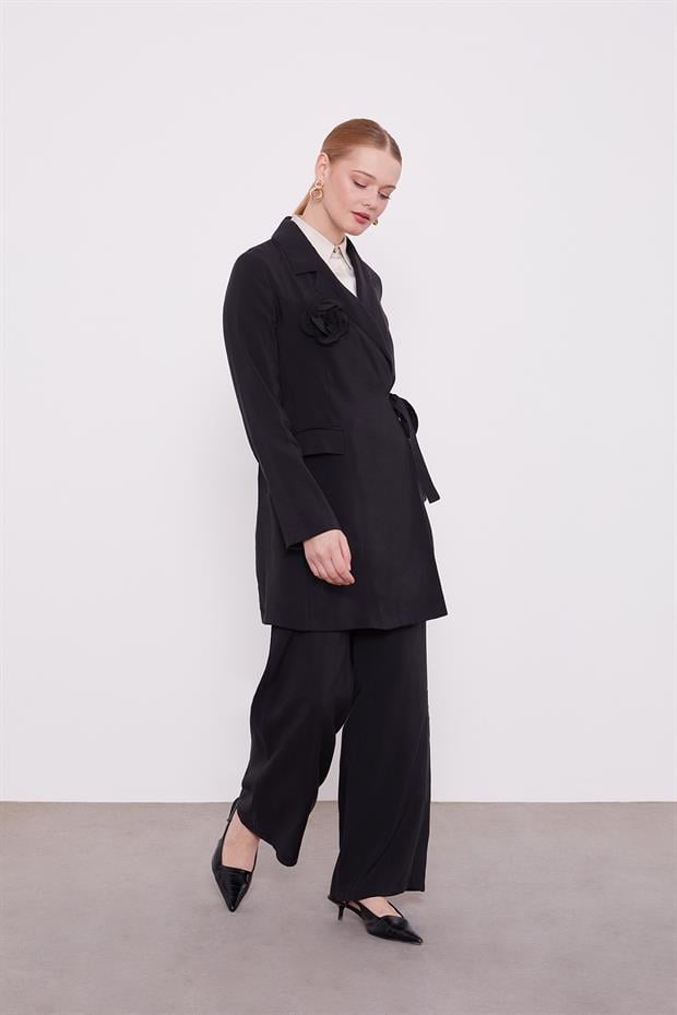 Siyah Gül Broş Detaylı Ceket Takım