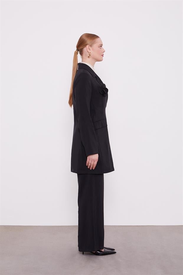 Siyah Gül Broş Detaylı Ceket Takım