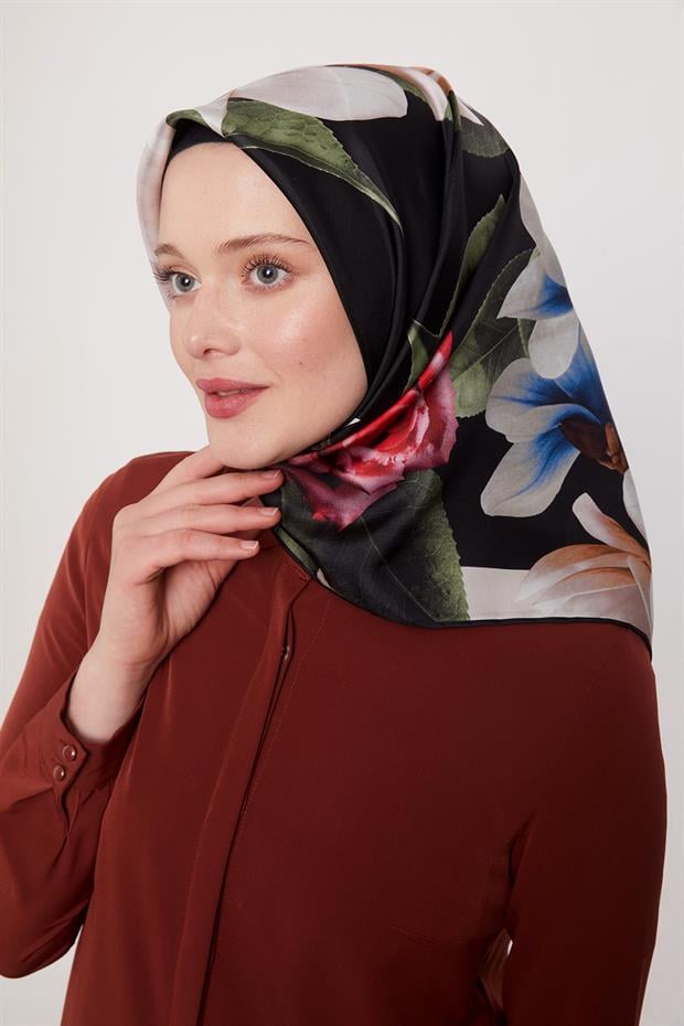 Siyah Gül Desen Twill İpek Eşarp