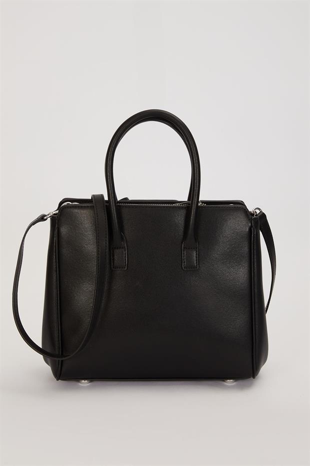 Siyah Halka Aksesuar Detaylı Omuz Çantası