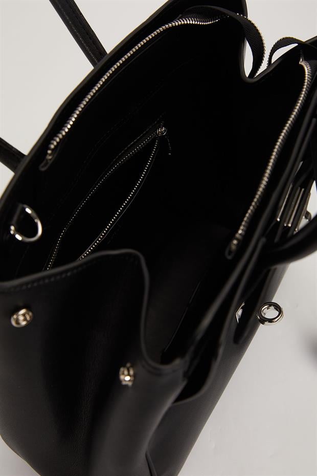 Siyah Halka Aksesuar Detaylı Omuz Çantası