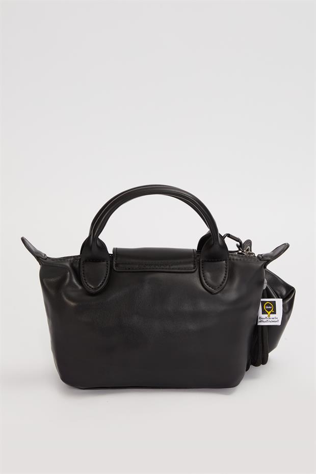 Siyah İp Saçaklı Charm Detaylı El Çantası