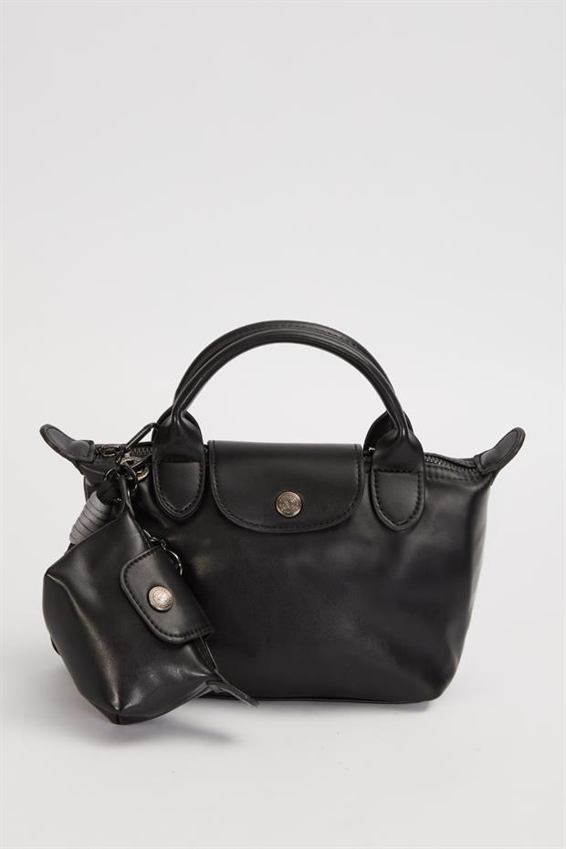 Siyah İp Saçaklı Charm Detaylı El Çantası