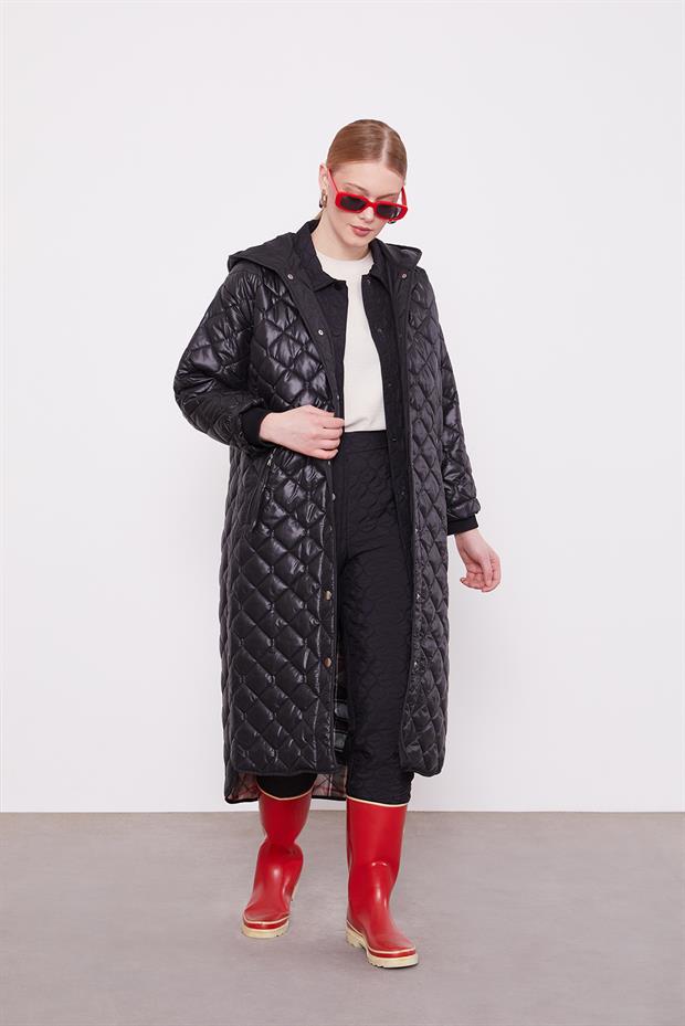 Siyah Parlak Kapitone Çıtçıtlı Mont