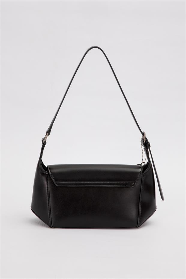 Siyah Kalp Aksesuar Detaylı Omuz Çantası