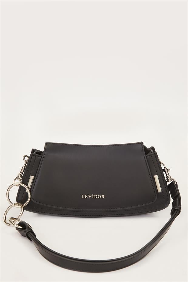Siyah Kapaklı Deri Askılı Baget Çanta