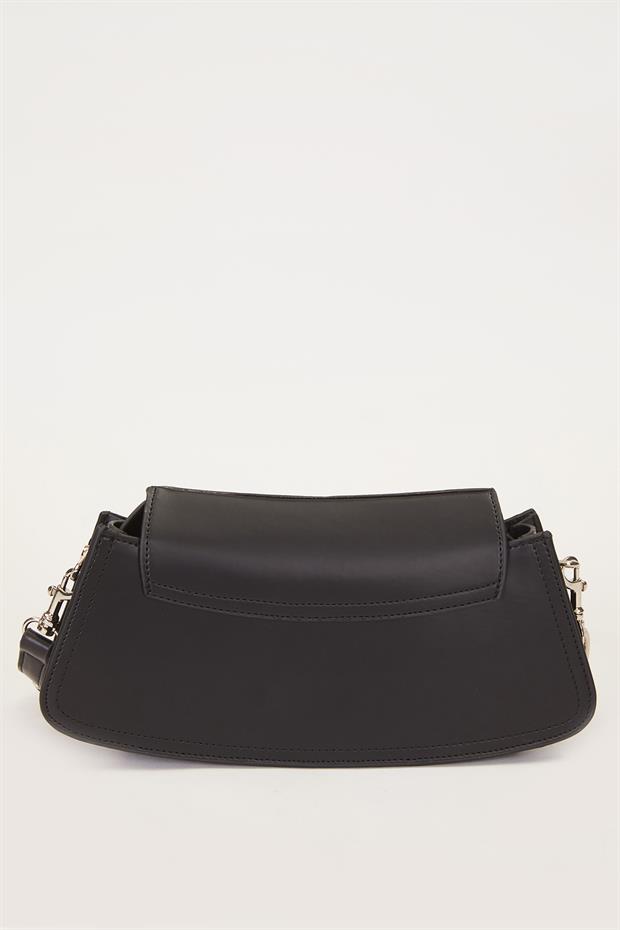Siyah Kapaklı Deri Askılı Baget Çanta