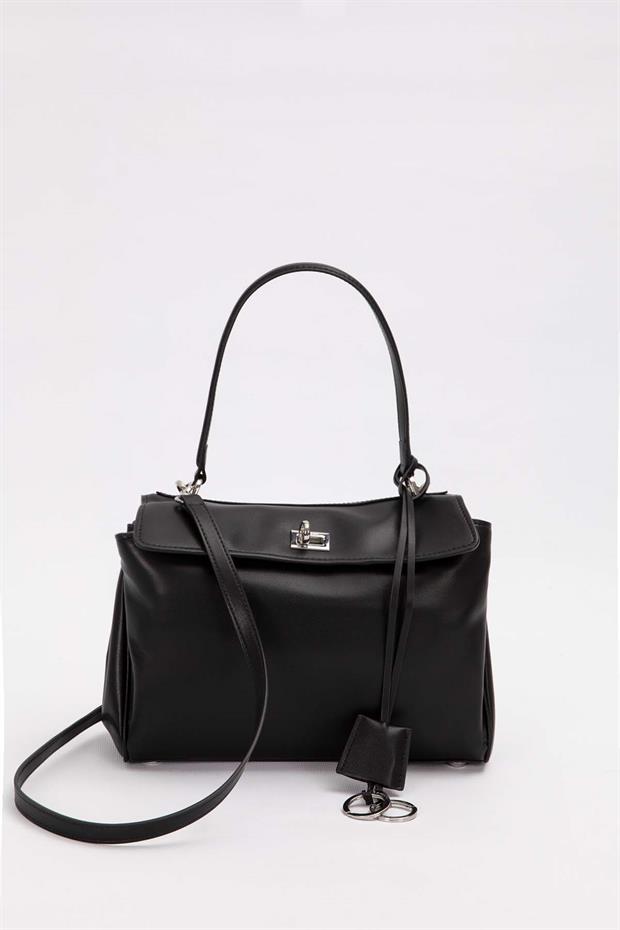 Siyah Kapama Kilit Aksesuarlı Omuz Çantası