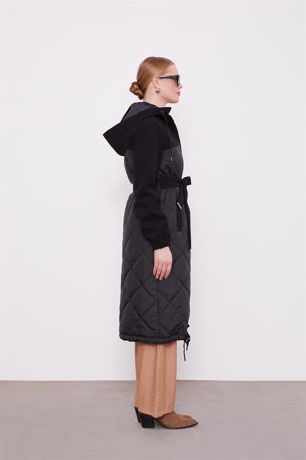 Siyah Kapitone Kaşeli Kuşak Detay Mont