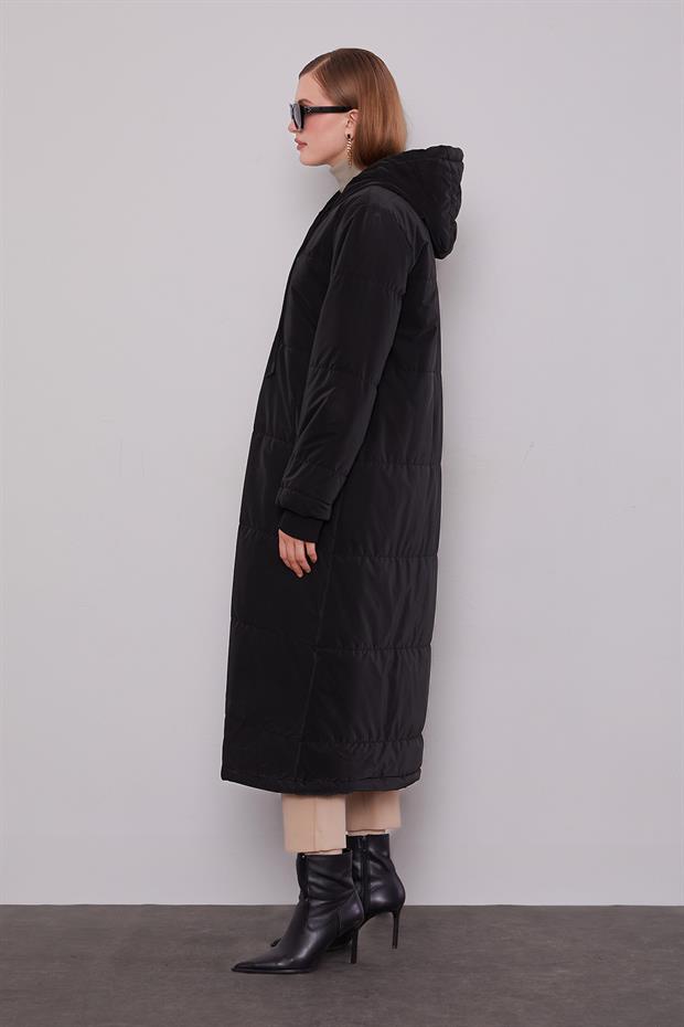 Siyah Kapüşonlu Uzun Şişme Mont