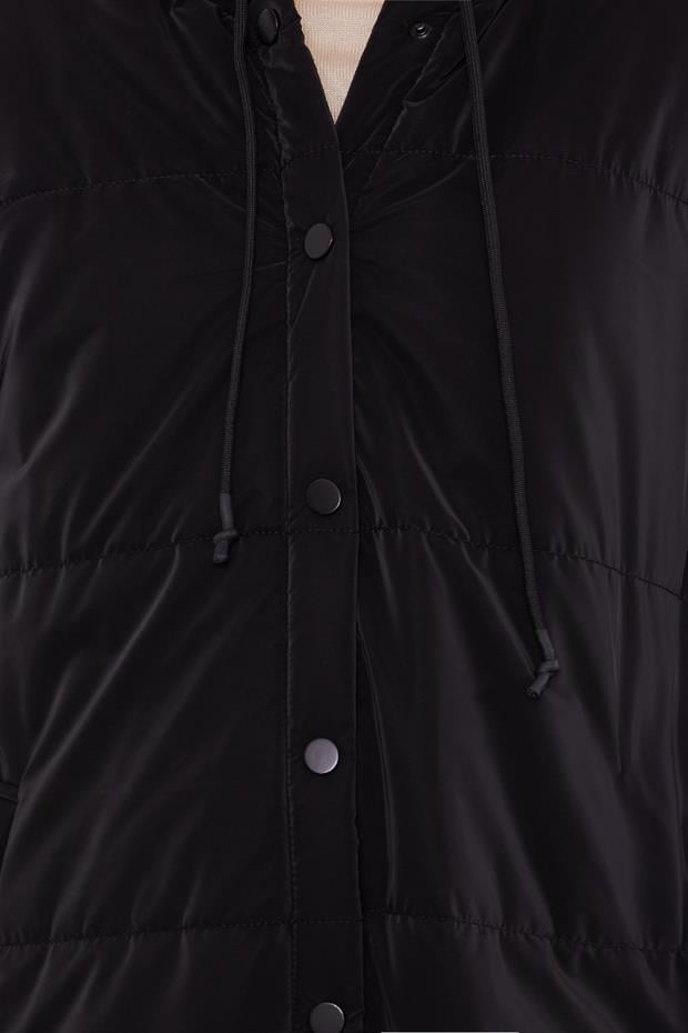 Siyah Kapüşonlu Uzun Şişme Mont