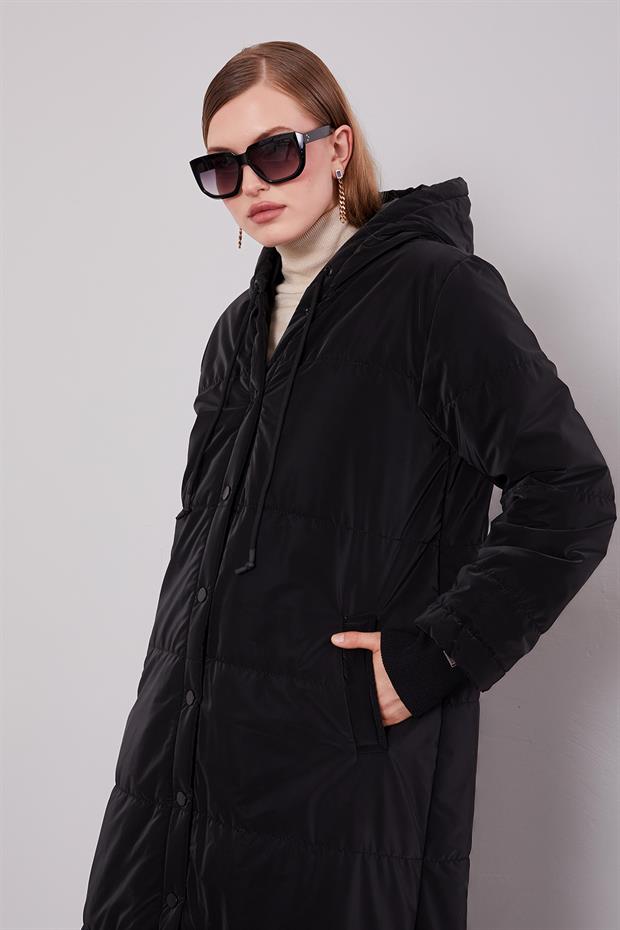 Siyah Kapüşonlu Uzun Şişme Mont