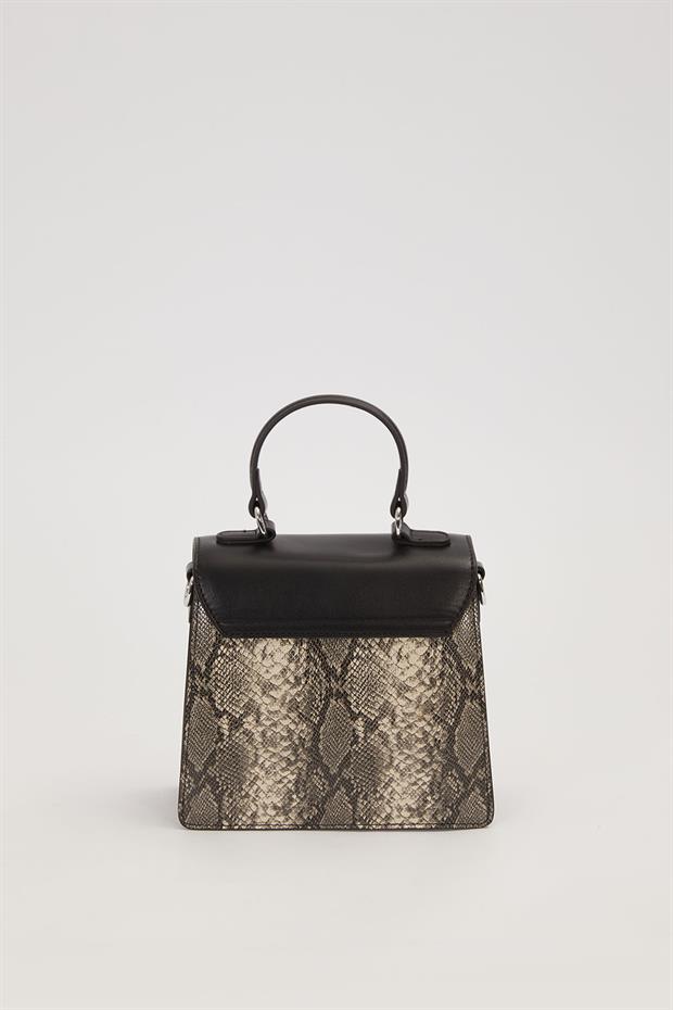 Siyah Kare Form Yılan Deri Model El Çantası