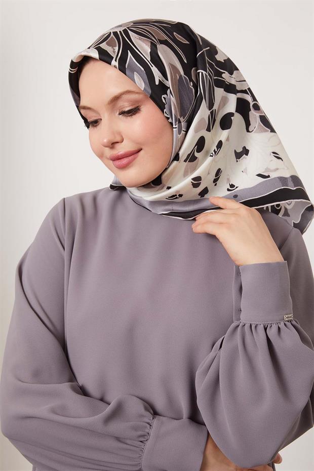 Siyah Karışık Çiçek Desen Twill İpek Eşarp