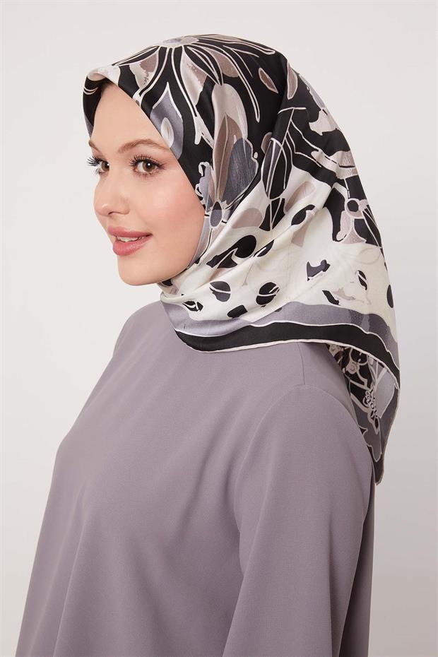 Siyah Karışık Çiçek Desen Twill İpek Eşarp