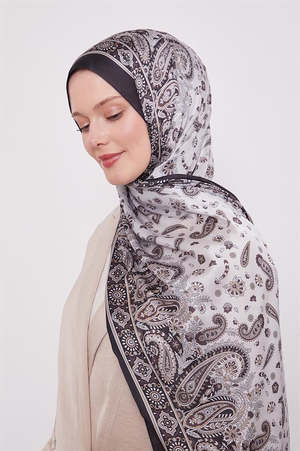 Siyah Karma Çiçek Hint İpeği Şal