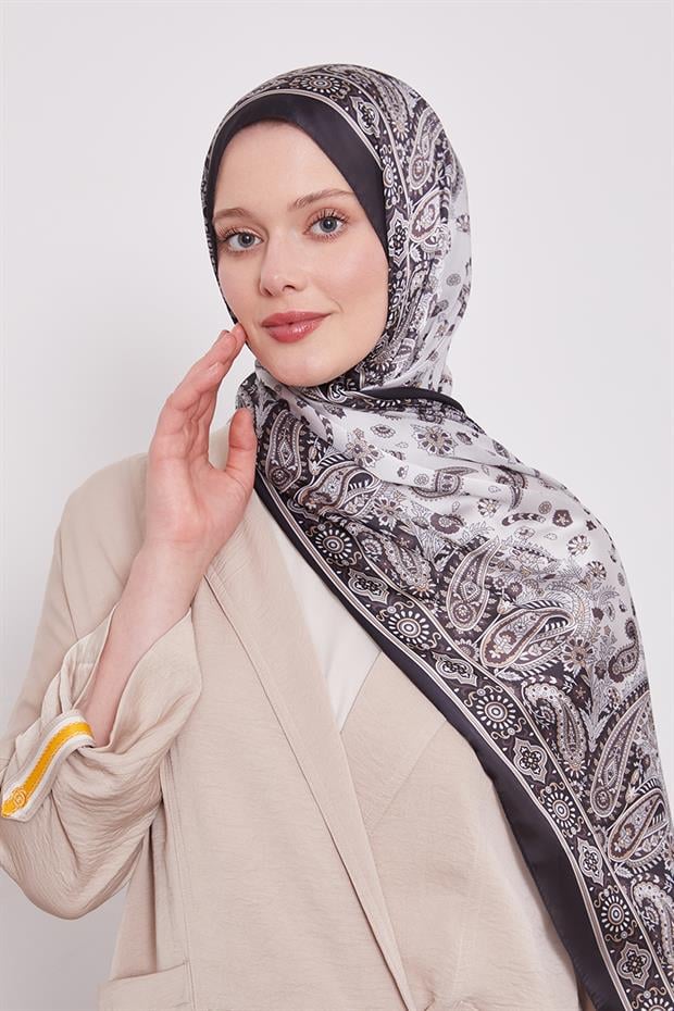 Siyah Karma Çiçek Hint İpeği Şal