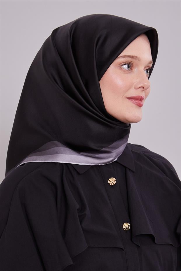 Siyah Kenar Bordürlü Twill İpek Eşarp