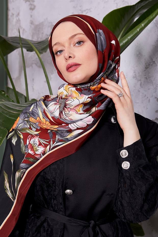 Siyah Kenar Çiçek Desen Royal Şal
