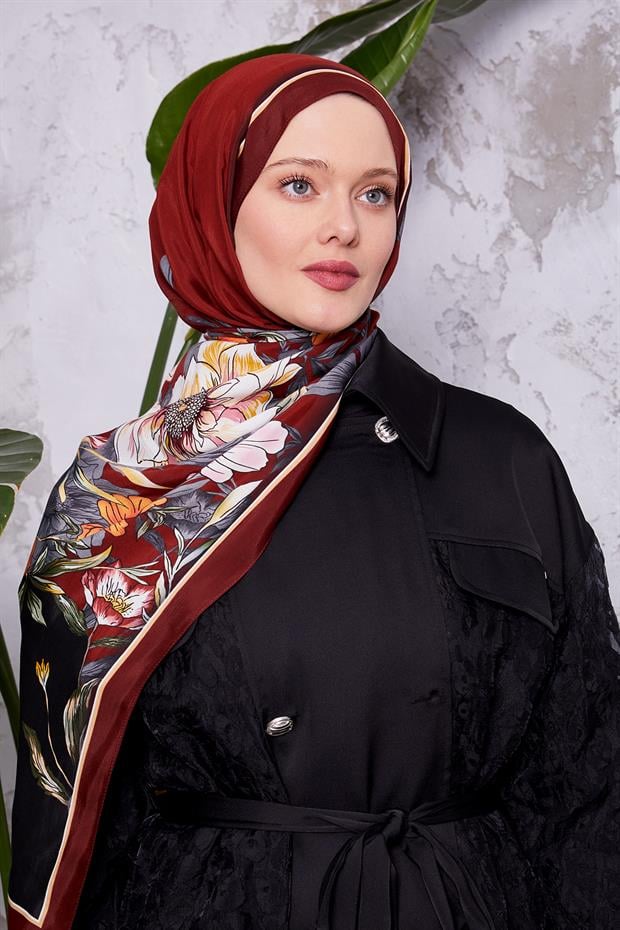 Siyah Kenar Çiçek Desen Royal Şal