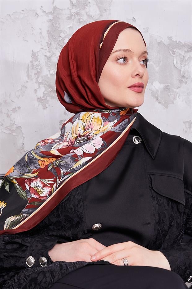 Siyah Kenar Çiçek Desen Royal Şal