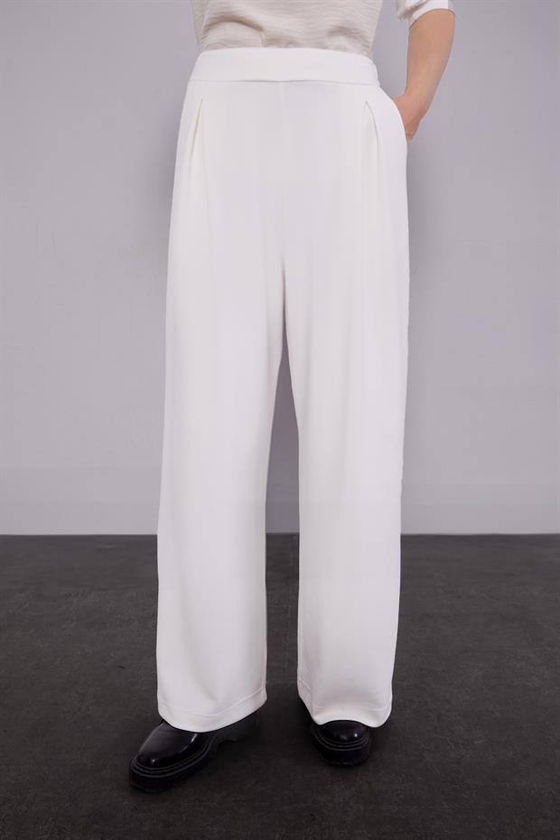 Siyah Kendinden Desenli Yelekli Üçlü Takım