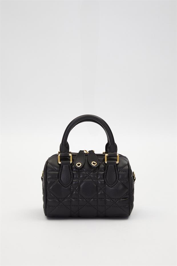 Siyah Kilit Aksesuar Detaylı El Çantası