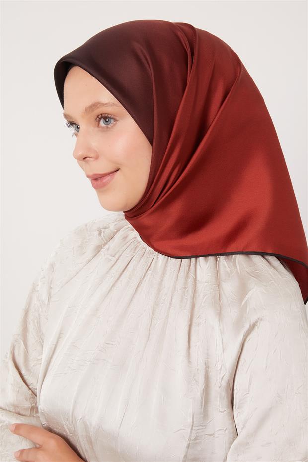 Siyah - Kırmızı Geçişli Twill İpek Eşarp