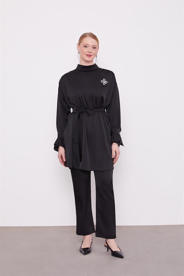 Siyah Kol Fırfır Detaylı İkili Takım
