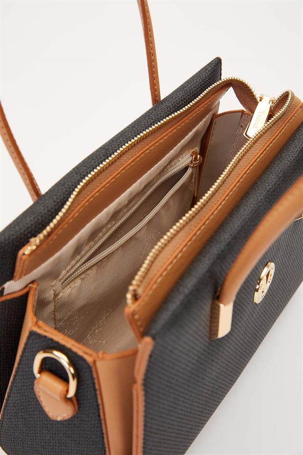 Siyah Kumaş Görünümlü El Çantası