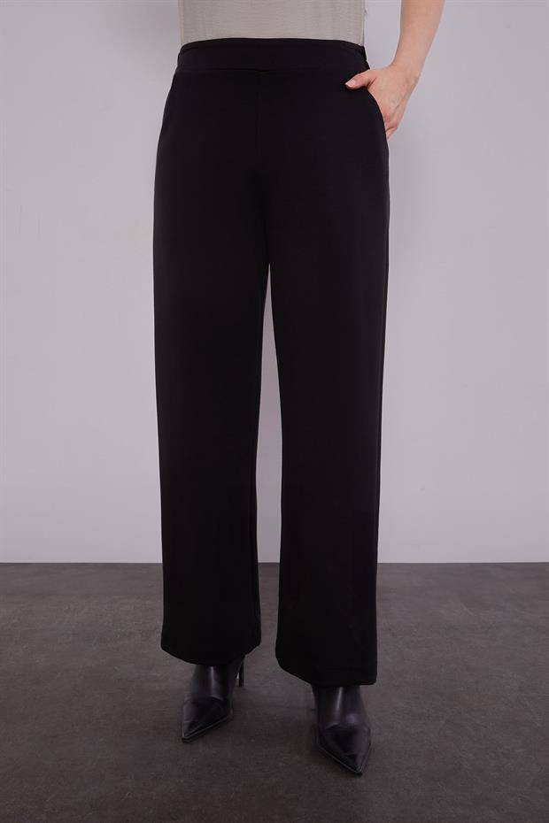 Siyah Kurdale Detaylı İkili Takım