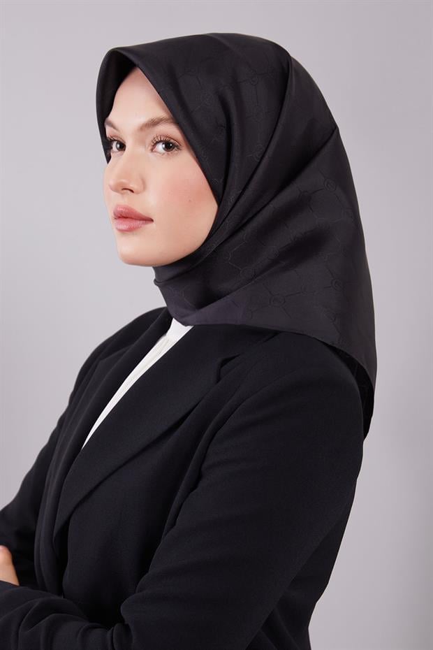 Siyah L Desen Monogram İpek Eşarp