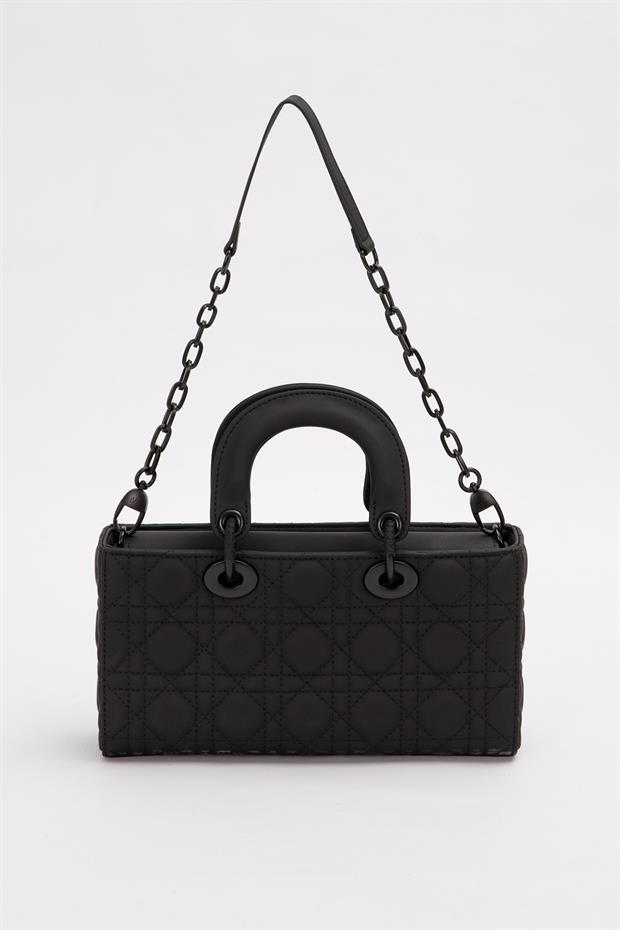 Siyah Logo Aksesuar Zincirli Omuz Çantası